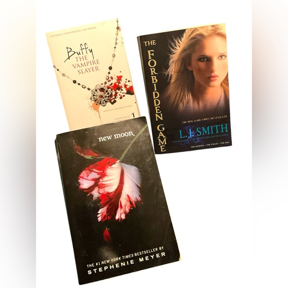 Horror Books- Buffy the Vampire Slayer, The Forbidden Game & New Moon GC (set) - Picture 1 of 4
